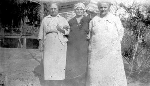 Mary Wellmon and sisters